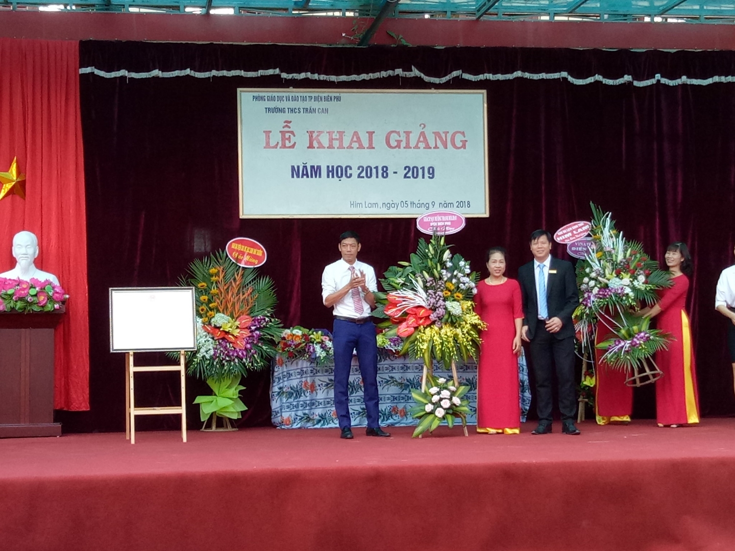 Trường THCS Trần Can tưng bừng khai giảng năm học 2018 2019