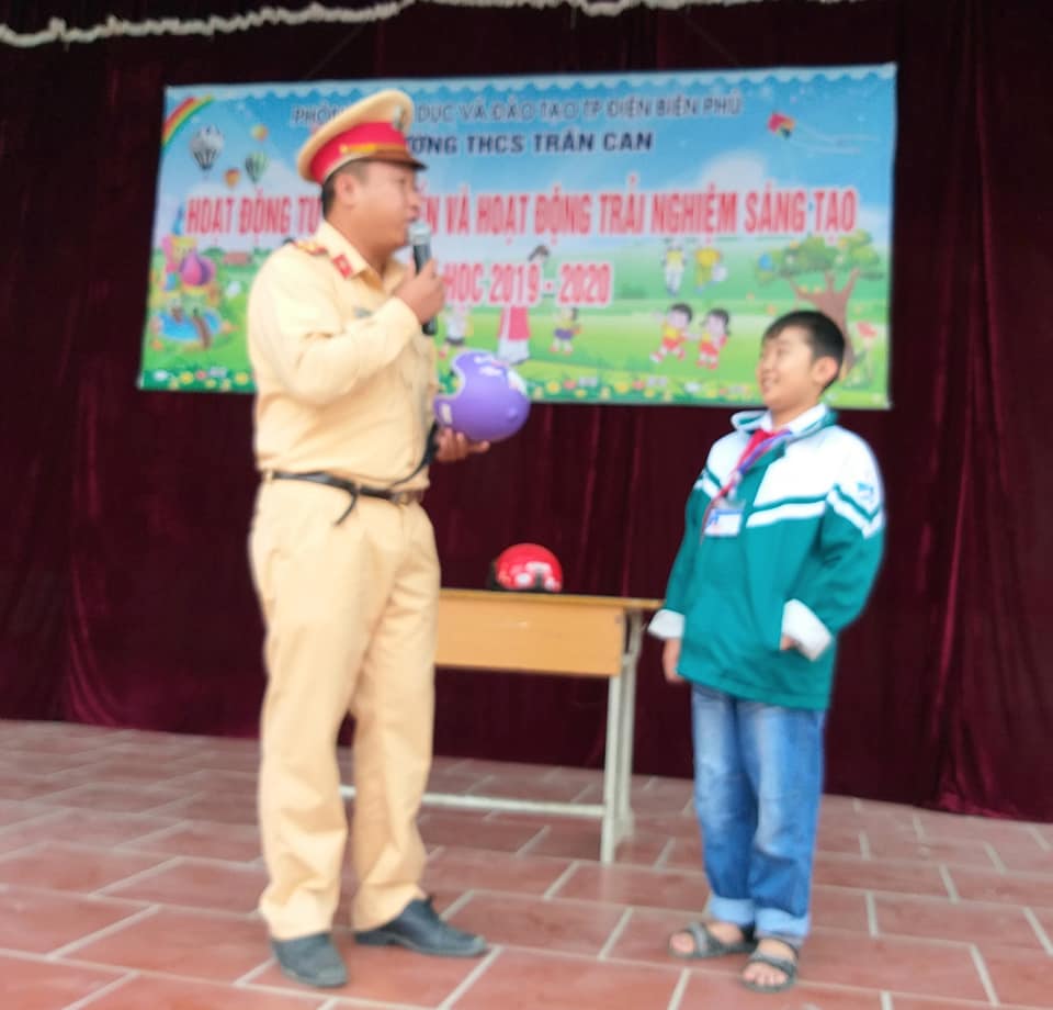 Hơn 400 em học sinh tham dự buổi tuyên truyền An toàn giao thông.